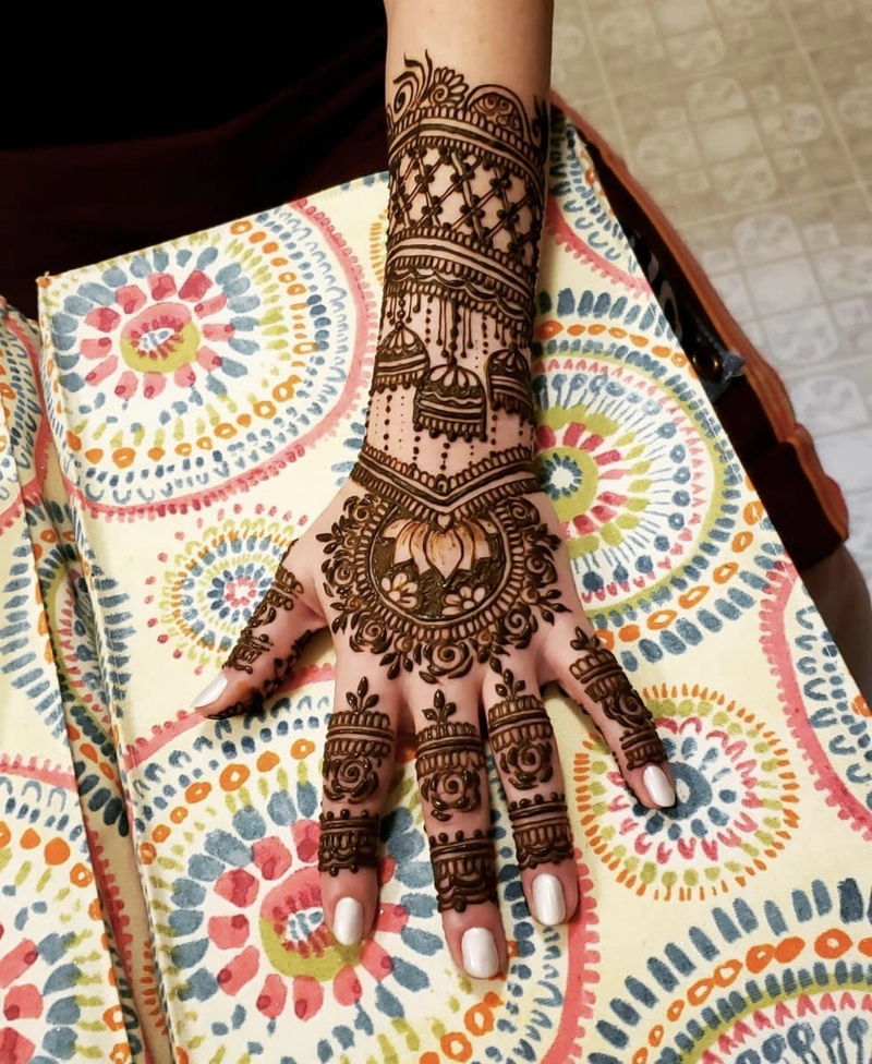 unique jhumka mehndi design