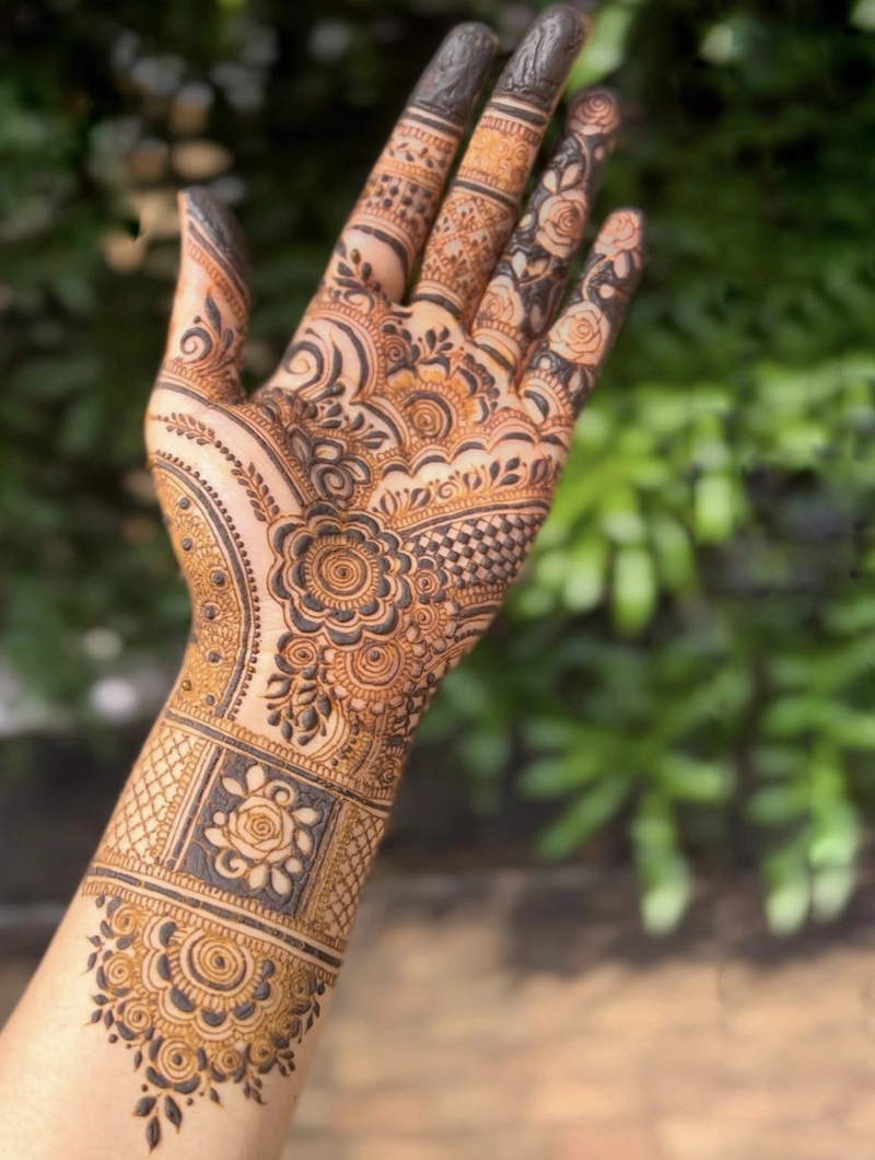 unique mehndi design photos front hand