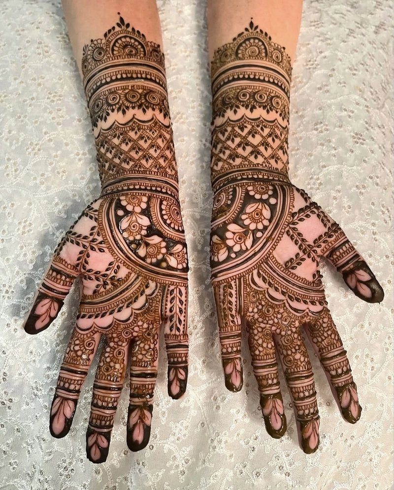 unique royal front hand mehndi design