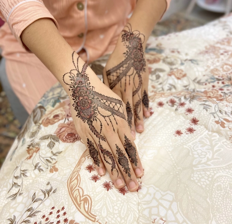 upper hand mehndi design arabic simple and beautiful