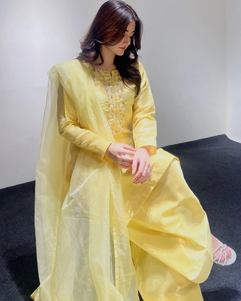 whatsapp yellow dress dp