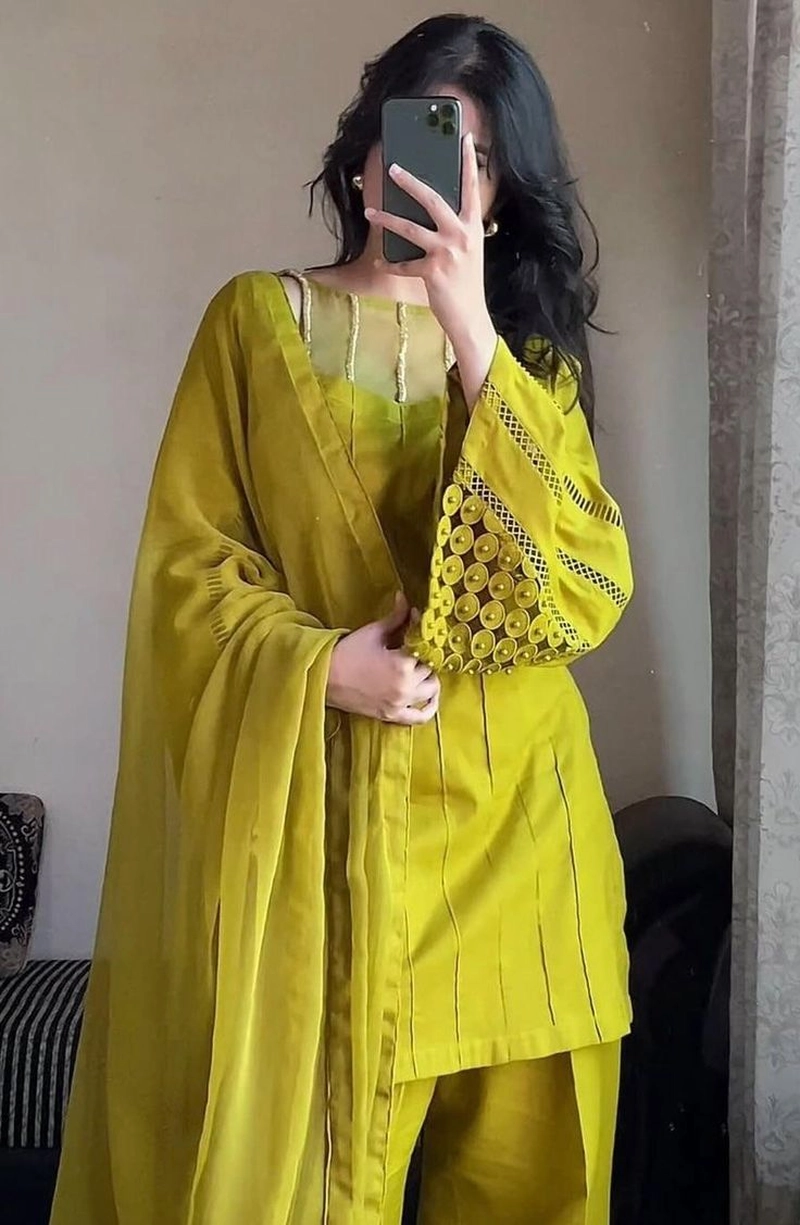 whatsapp yellow dress