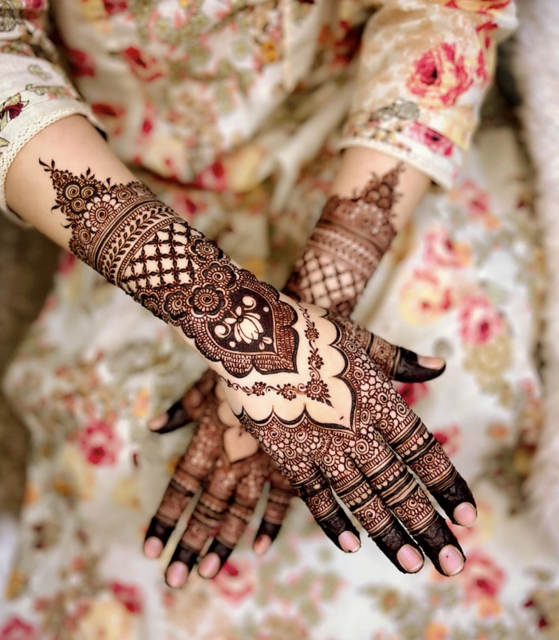 beautiful pakistani mehndi design