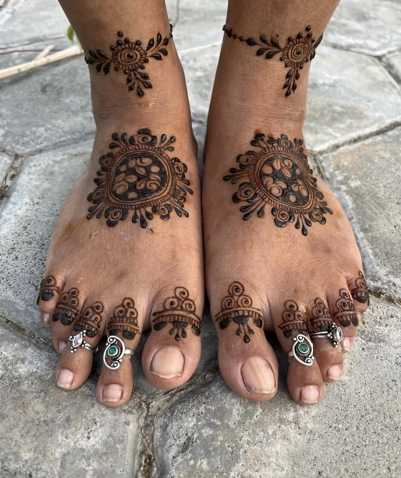 bridal leg mehndi design simple