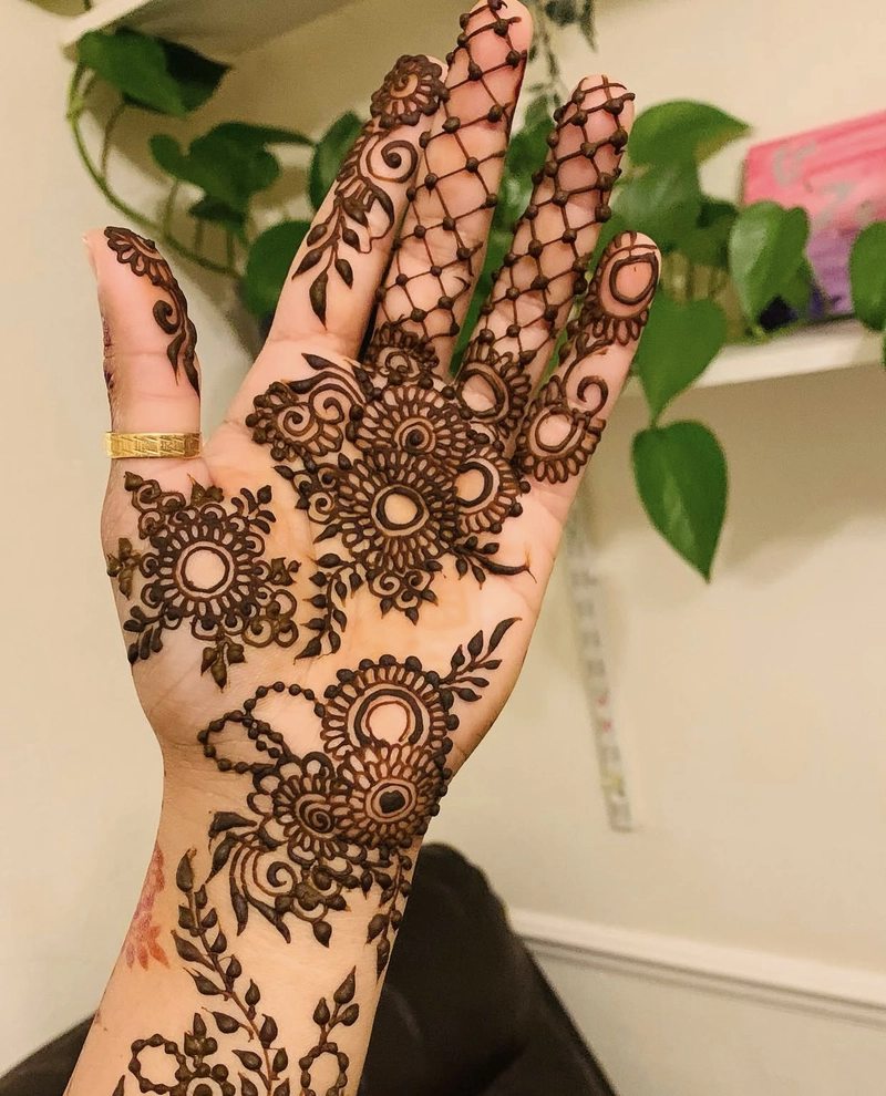 front hand pakistani mehndi design