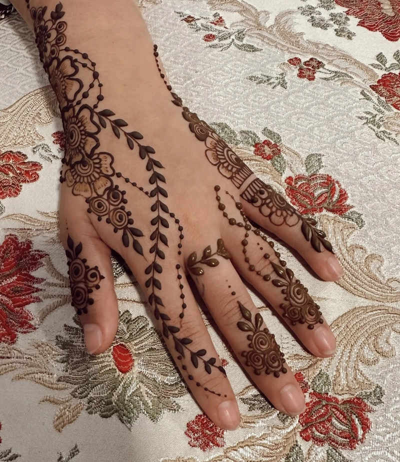 front pakistani mehndi design