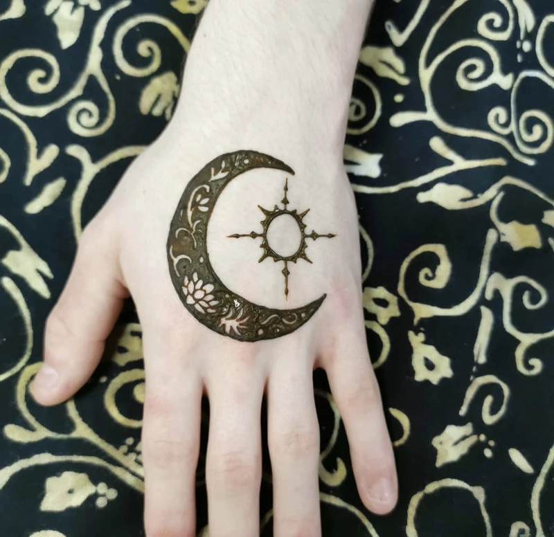 half moon mehndi design simple front hand