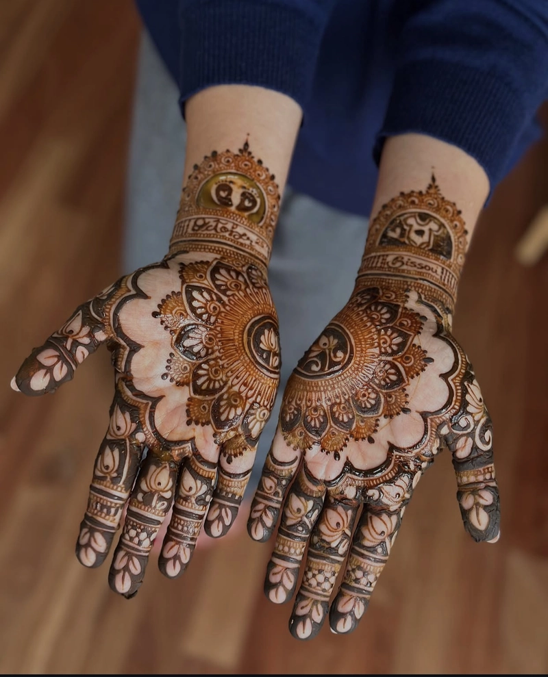 indian bride with mehendi
