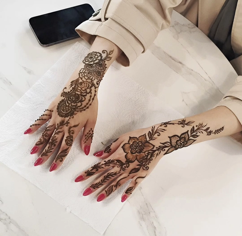 instagram khafif mehndi design back hand