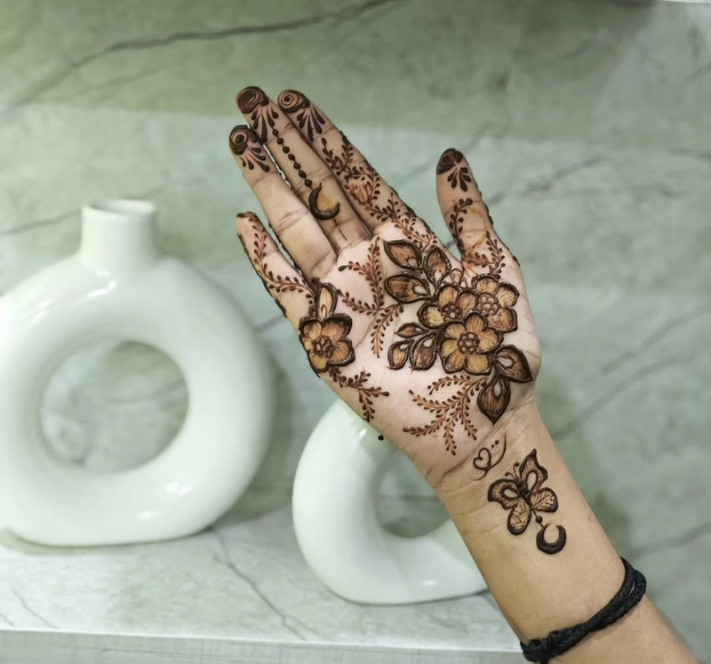 khafif mehndi design front hand