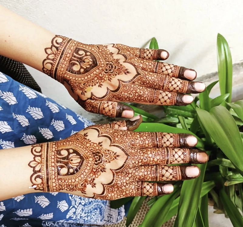 latest pakistani mehndi design