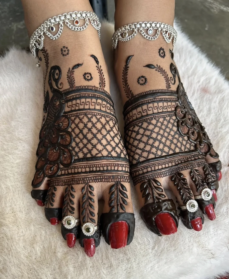 leg mehndi design simple arabic