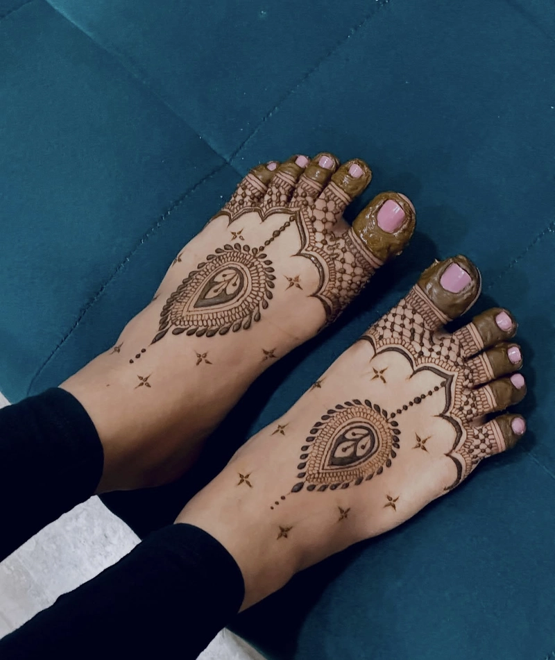 leg mehndi design simple tattoo