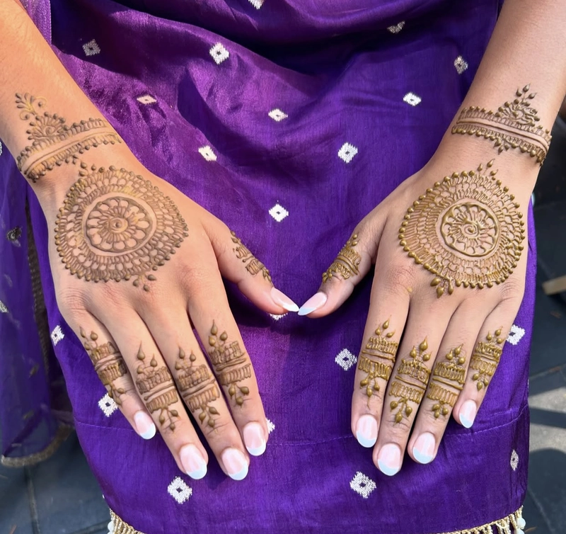 mandala mehndi design simple