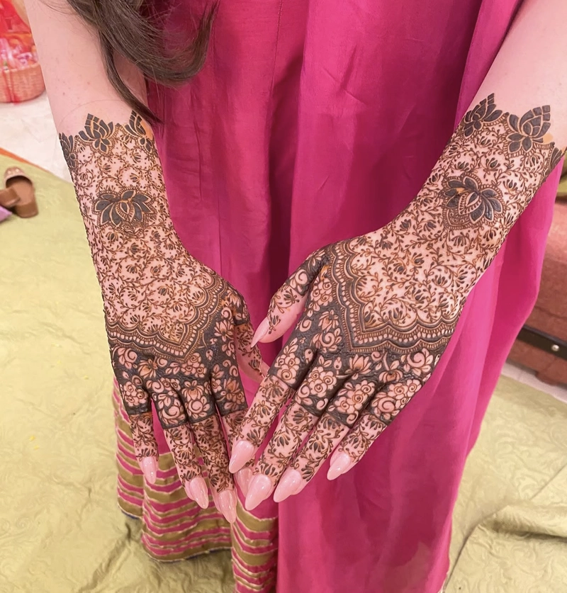 mehndi back hand mehndi design