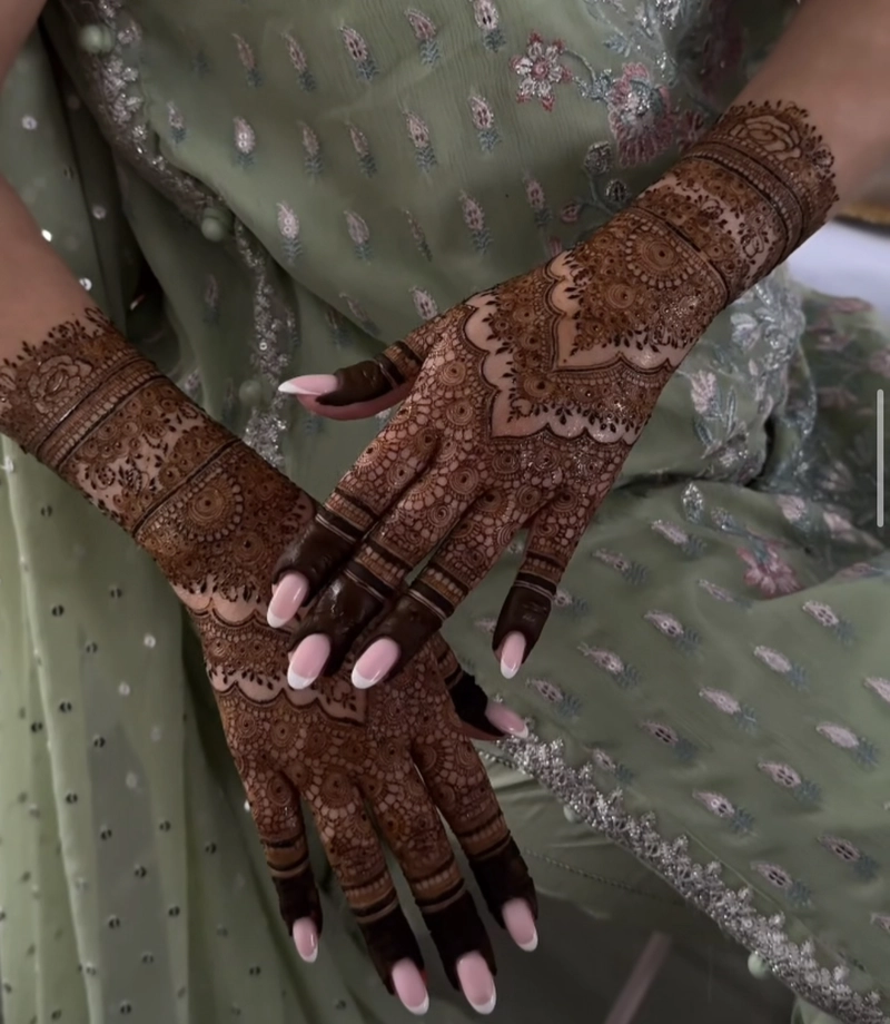 mehndi bridal back hand