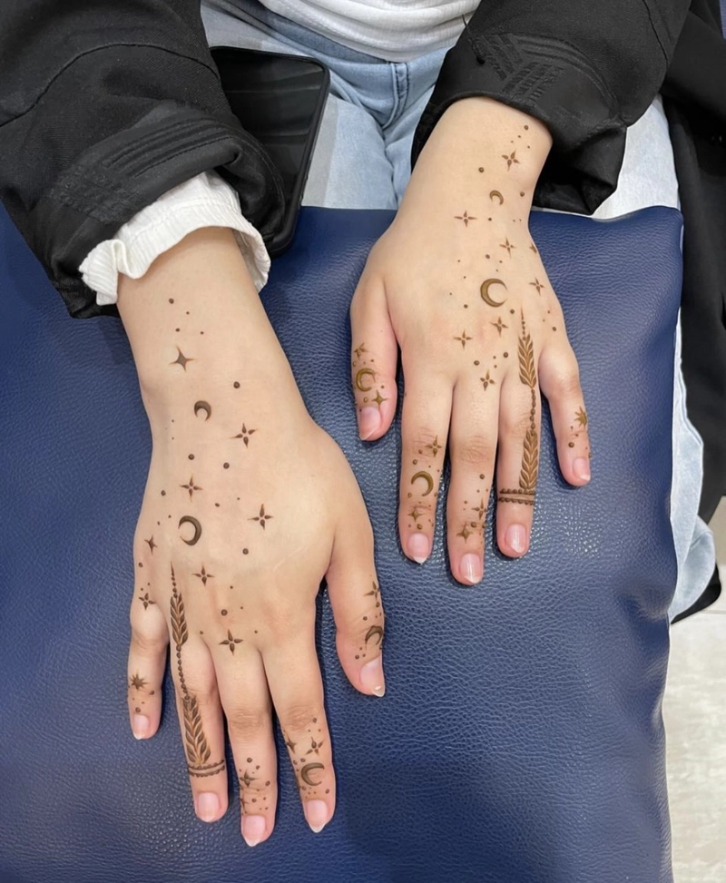 moon mehndi design easy