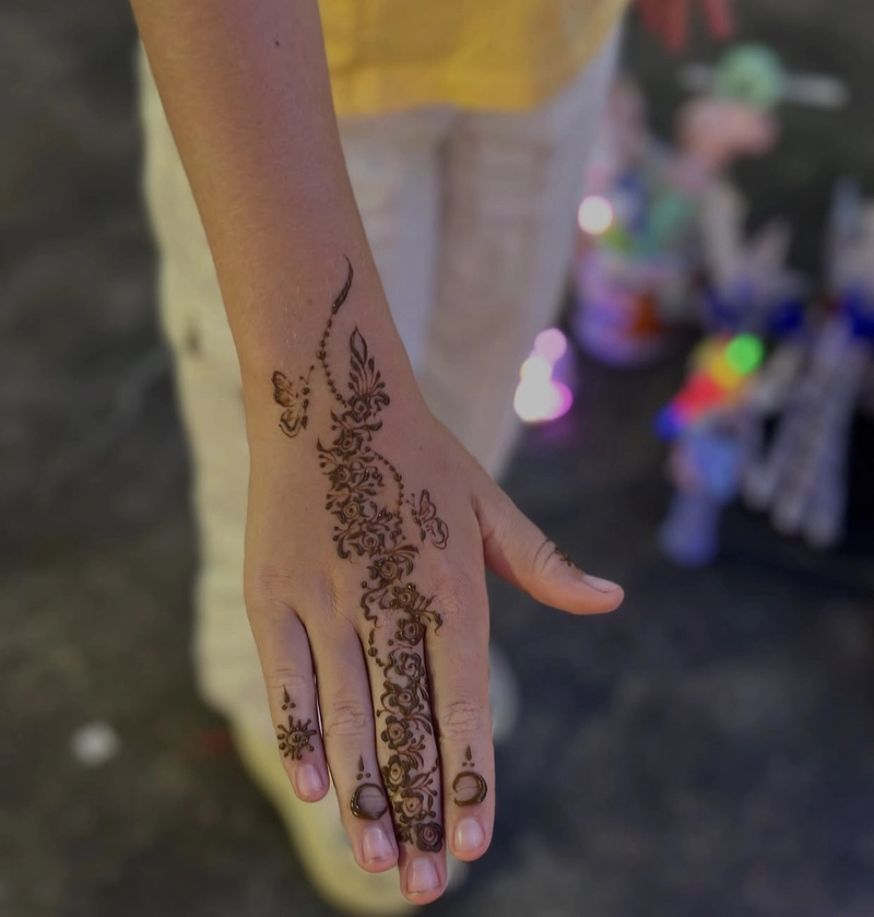 new cute mehndi design