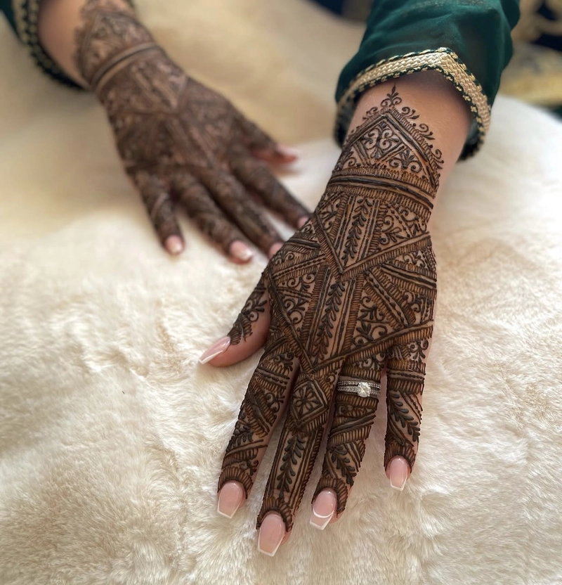 pakistani mehndi design simple full hand