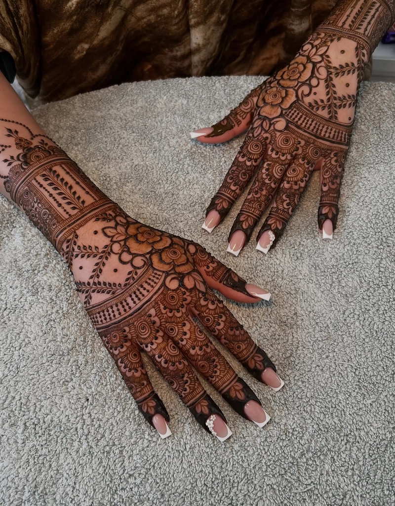 pakistani royal back hand mehndi design