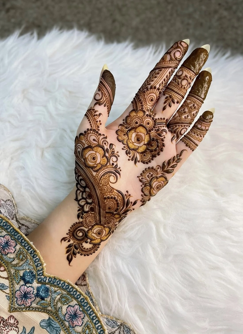 pakistani tikki mehndi design front hand