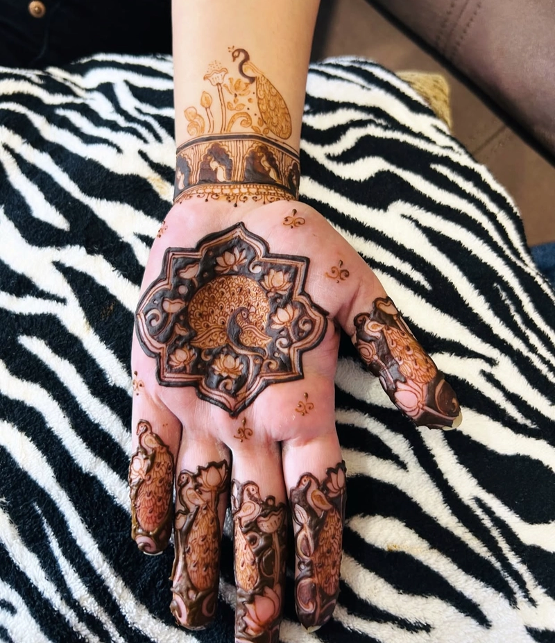 peacock design in mehndi