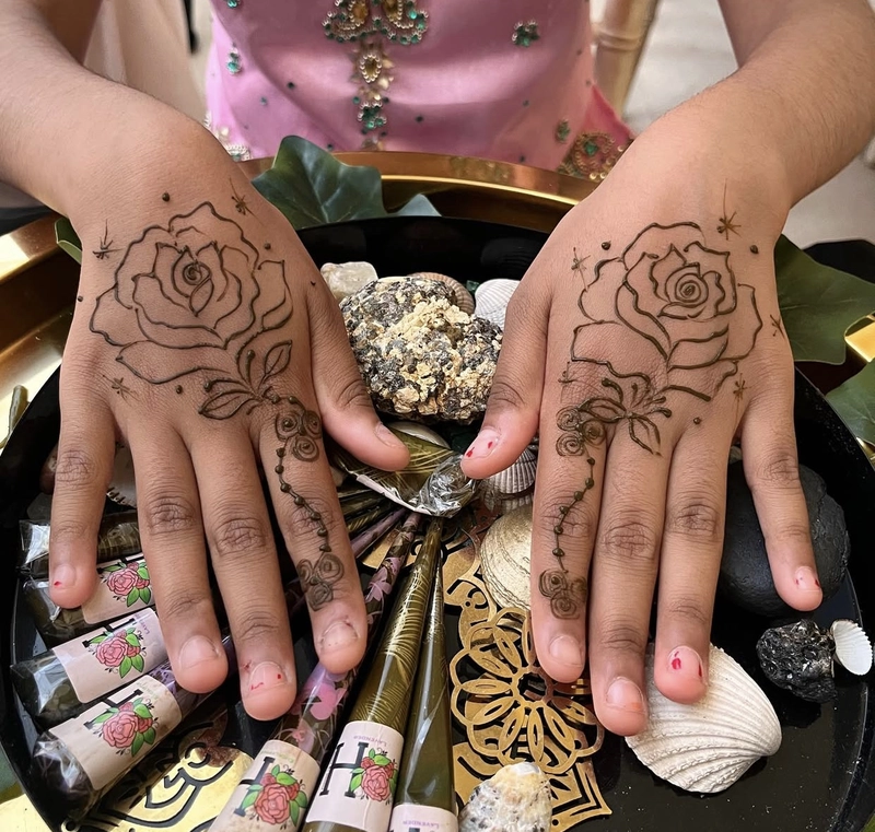 rose flower mehndi design back hand simple