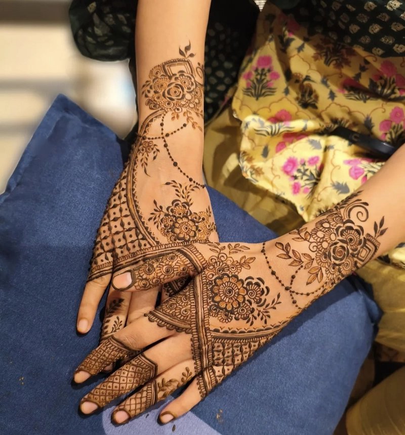 royal instagram khafif mehndi design