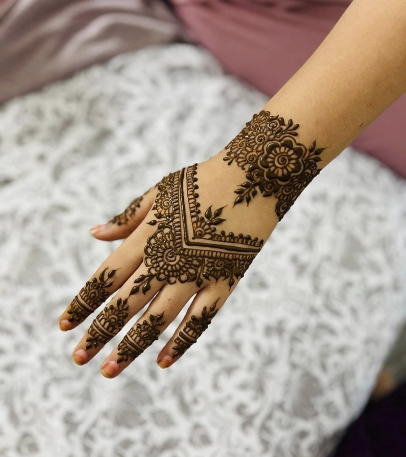 royal mehndi design back hand simple and beautiful