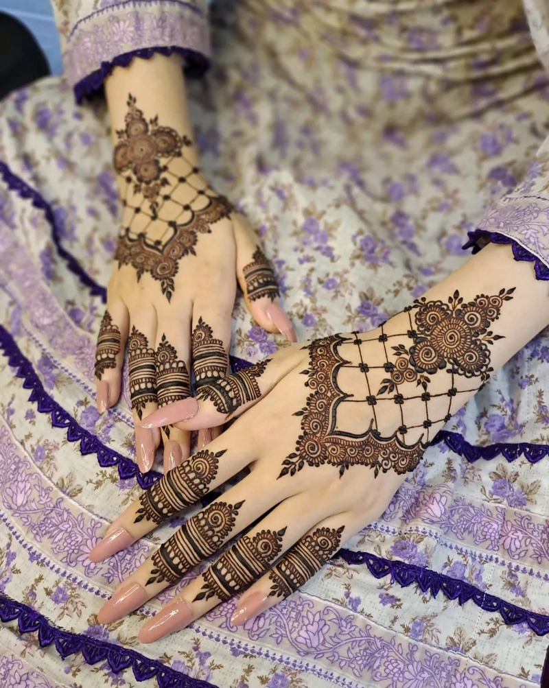royal stylish back hand mehndi design