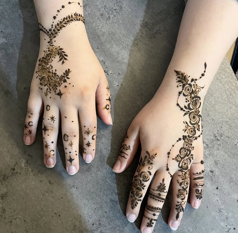simple eid moon mehndi design