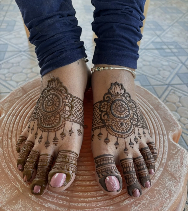 simple leg mehndi designs