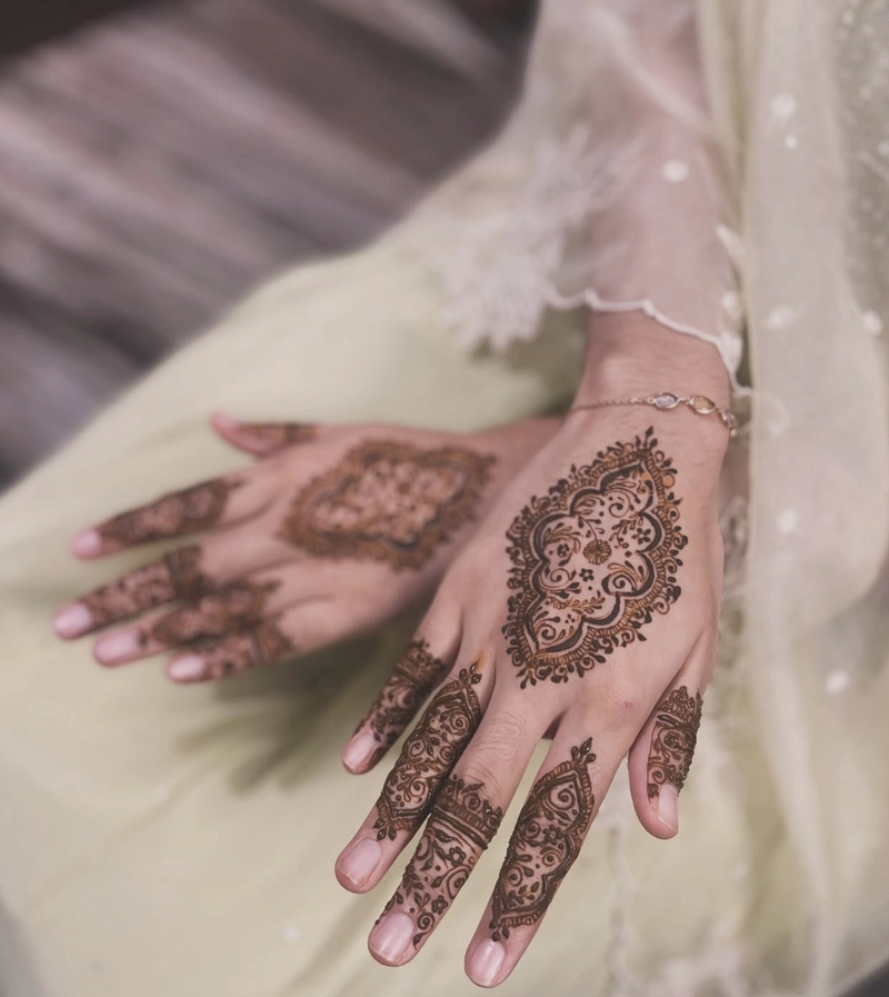 simple mehndi design for eid 2025