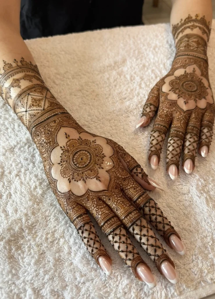 simple modern stylish mehndi royal back hand mehndi design