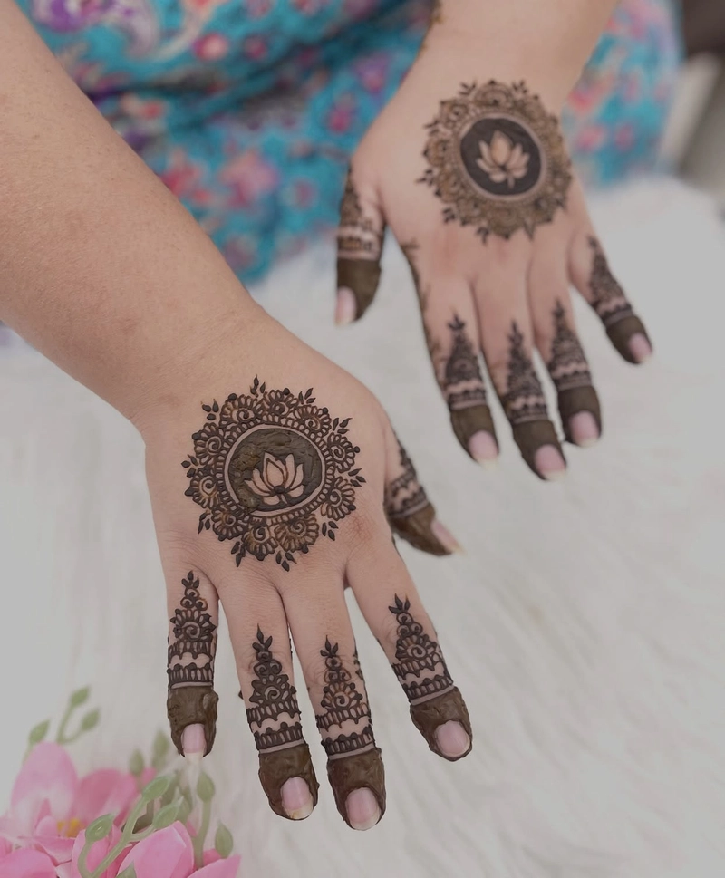 teej simple mehndi design photo