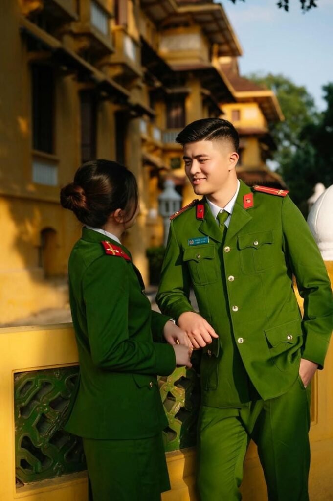 bold army couple dp