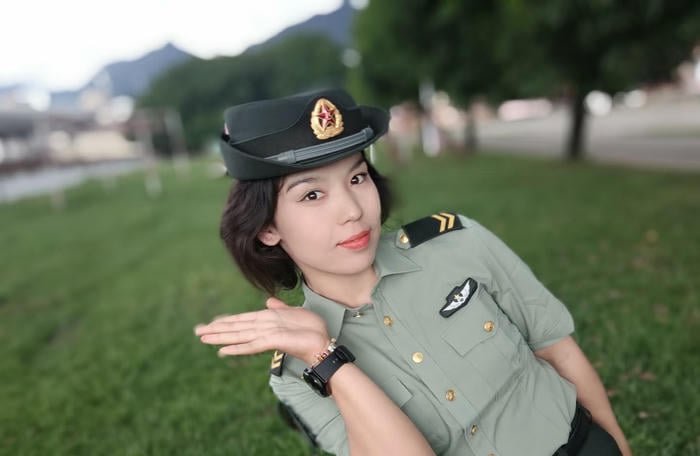 bold army girl dp