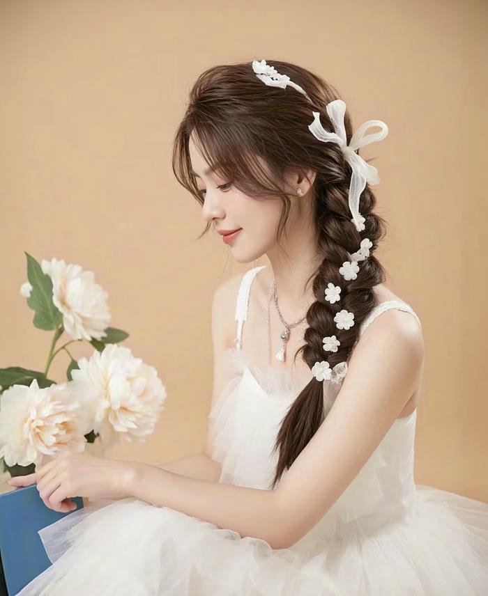 classy aesthetic girl dp