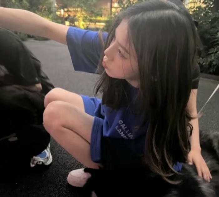 clean real girl profile pic