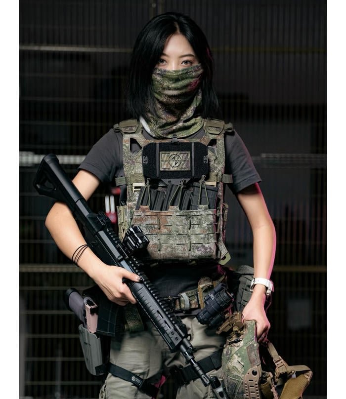 confident pose army girl dp