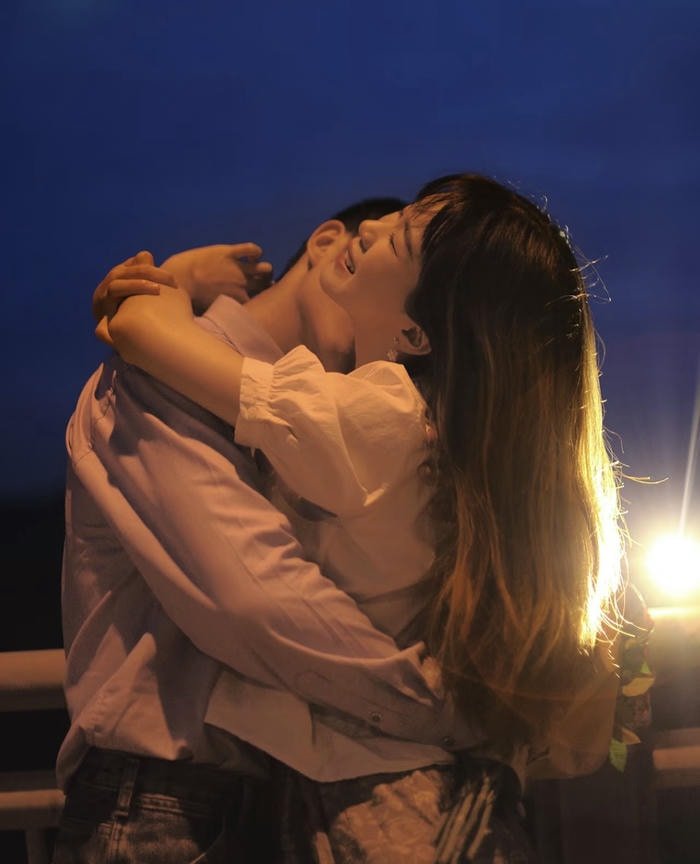 couple hug dp full hd