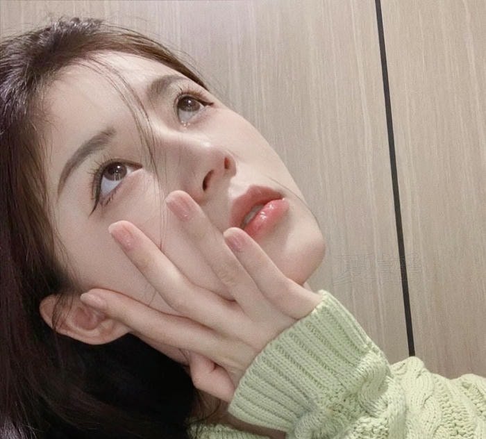 fresh real girl profile pic