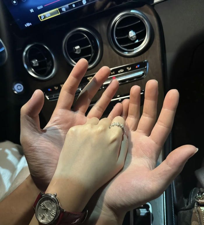 hands of lovers aesthetic