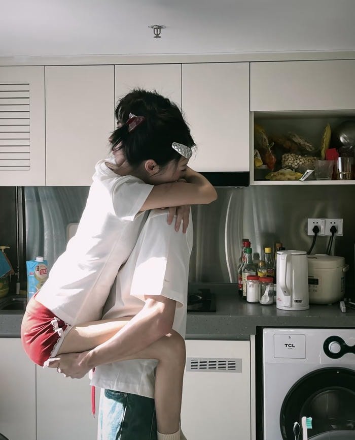 lovely couple hug dp