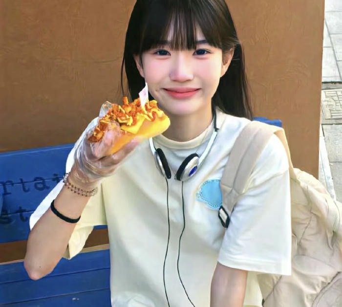 minimal real girl profile pic