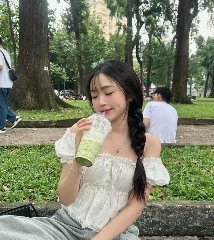 modern cute profile pic for girls