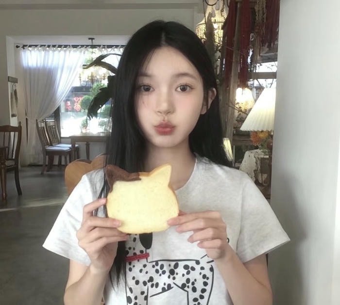 modern real girl profile pic