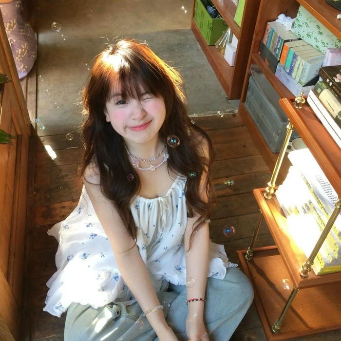 simple cute profile pic for girls