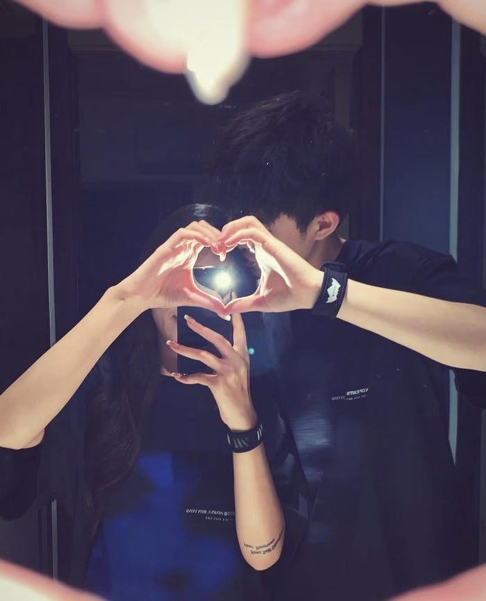 simple light couple dp for instagram