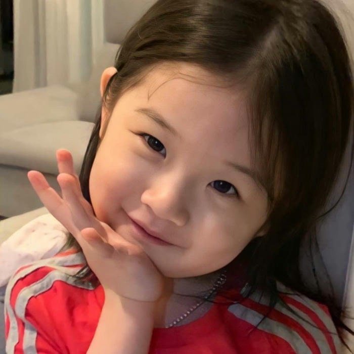 simple tone cute profile pic for girls